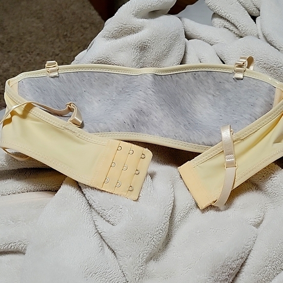 Wireless Strapless bra (padded) - Picture 2 of 2